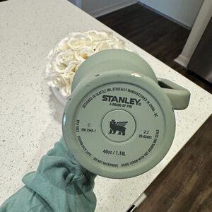 40oz MATTE STANLEY QUENCHER- BAY LEAF